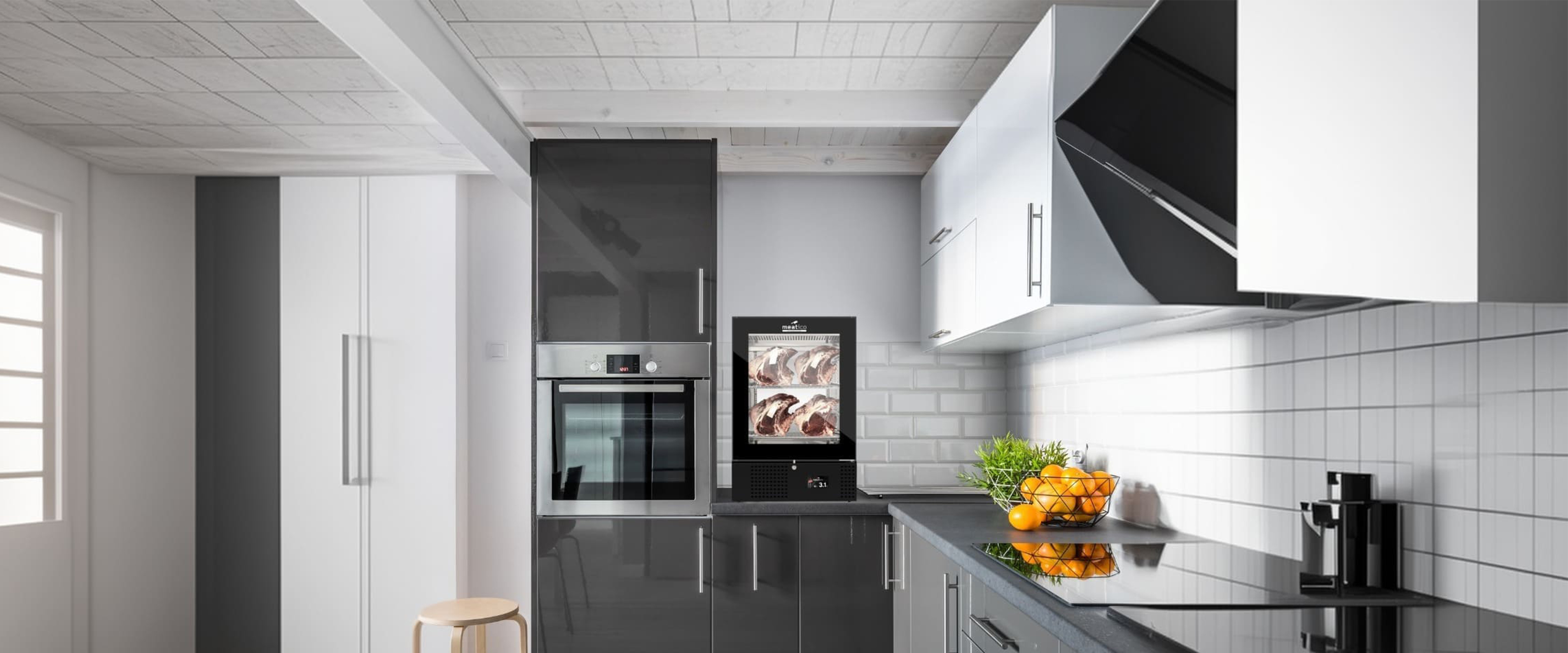 “MEATico 不是一個簡單的乾式熟成冰箱，而是一個高度專業化的儀器，專門用於固化和乾燥熟化手工產品”